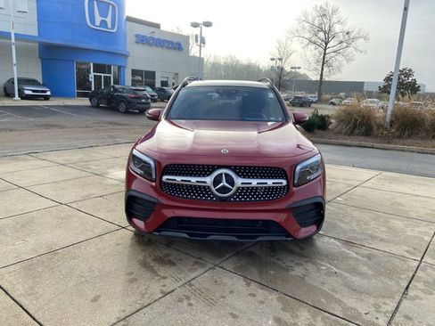 Used 2021 Mercedes-Benz GLB 250 4MATIC image 3