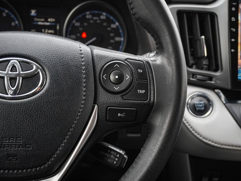 Used 2018 Toyota RAV4 XLE image 20