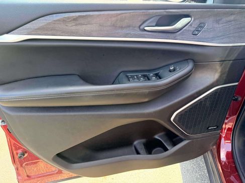 Used 2022 Jeep Grand Cherokee Limited AWD/4WD image 12