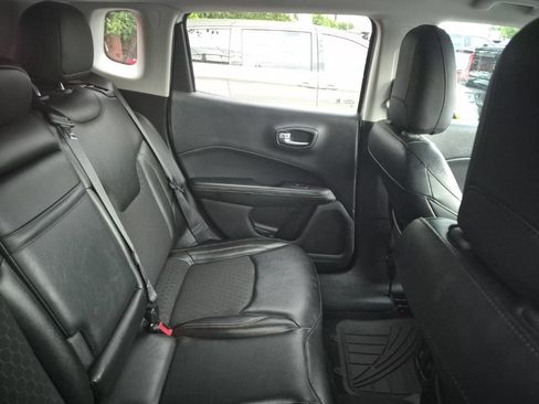 Used 2018 Jeep Compass Latitude FWD image 21