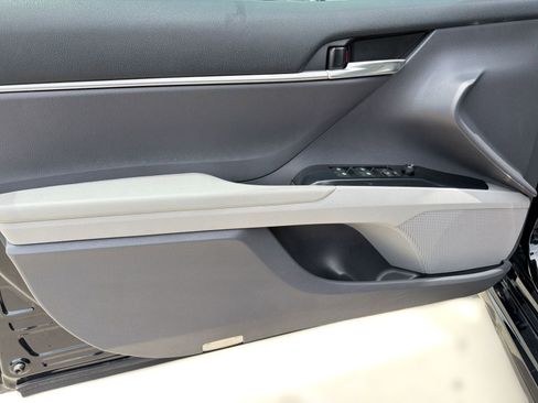 Used 2019 Toyota Camry SE FWD image 12