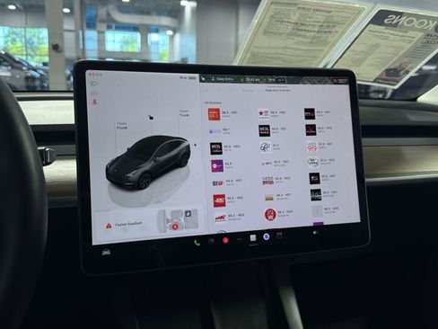Used 2024 Tesla Model Y Long Range AWD/4WD image 36