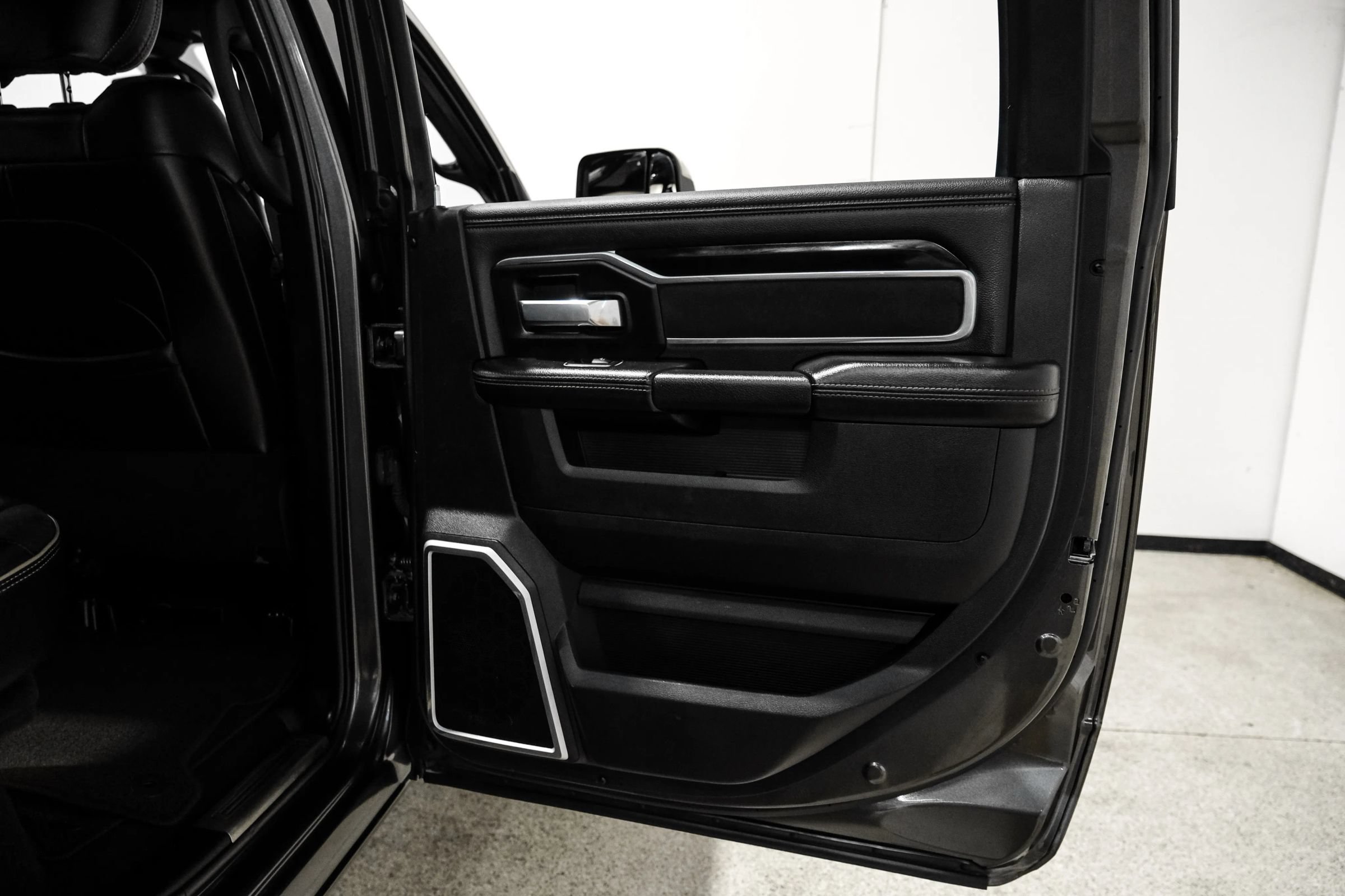 Used 2020 RAM 2500 Laramie w/ Night Edition AWD/4WD image 44