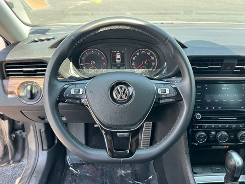 Used 2022 Volkswagen Passat 2.0T FWD image 21