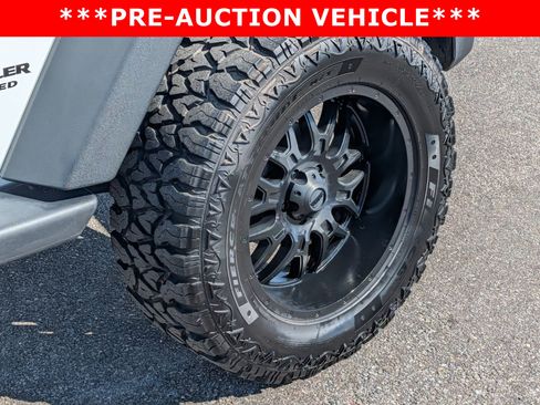 Used 2017 Jeep Wrangler Unlimited Rubicon w/ Connectivity Group image 12