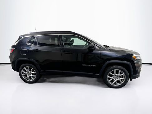 Used 2022 Jeep Compass Latitude AWD/4WD image 4
