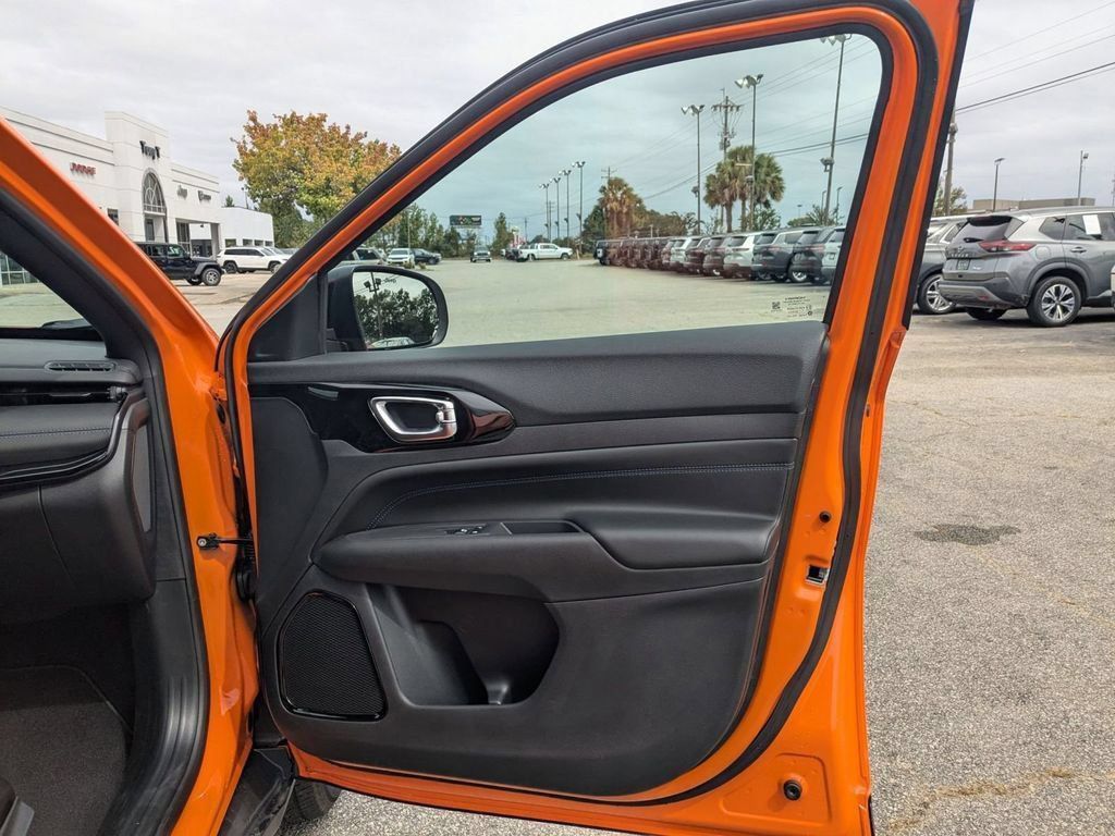 New 2026 Jeep Compass Latitude AWD/4WD image 30