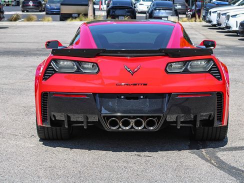 Used 2015 Chevrolet Corvette Z06 w/ 3LZ Preferred Equipment Group RWD image 5