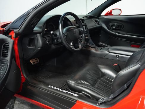 Used 1997 Chevrolet Corvette Coupe w/ Memory Pkg image 4