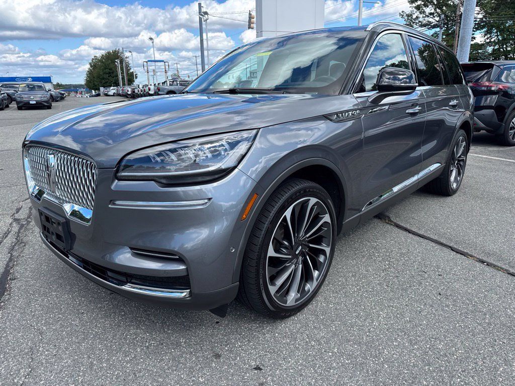 Used 2023 Lincoln Aviator Reserve w/ Equipment Group 201A AWD/4WD image 3