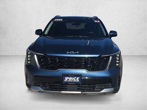 Used 2025 Kia Sorento EX w/ EX Panoramic Sunroof Package image 2