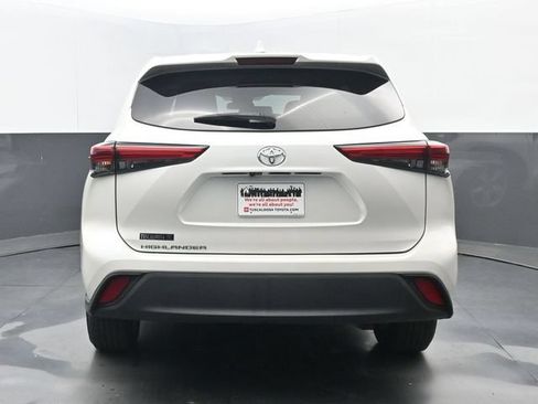 Used 2020 Toyota Highlander LE FWD image 4