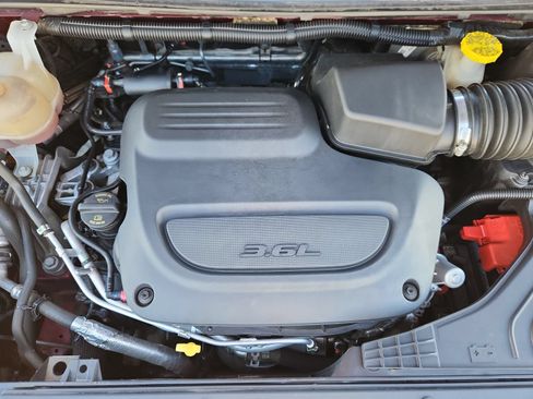 Used 2020 Chrysler Voyager Lxi FWD image 15