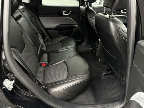 Used 2025 Jeep Compass Latitude image 13