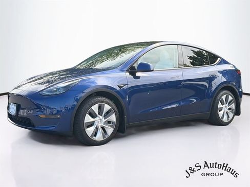 Used 2023 Tesla Model Y Long Range AWD/4WD image 3