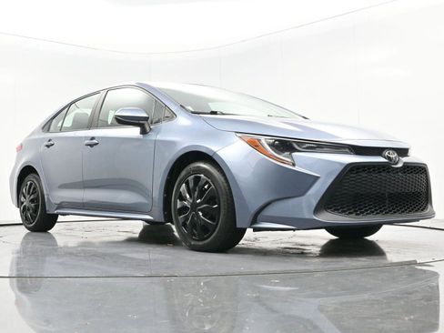 Used 2022 Toyota Corolla LE image 38