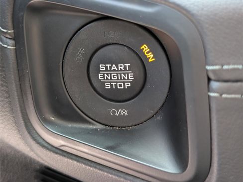 Used 2025 Jeep Wrangler Sahara AWD/4WD image 23