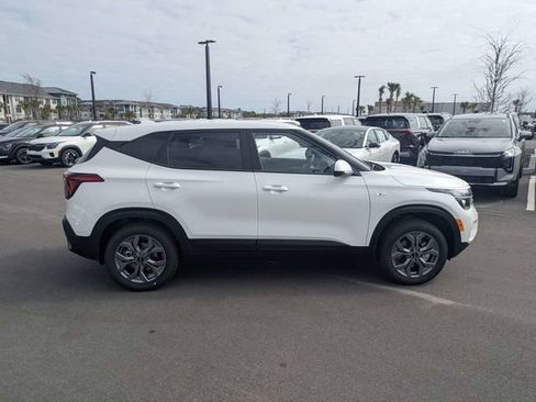 New 2025 Kia Seltos LX image 2