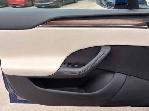 Used 2025 Tesla Model S image 26