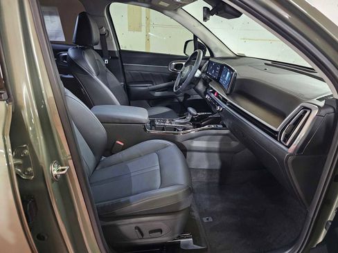 Used 2025 Kia Sorento SX image 11