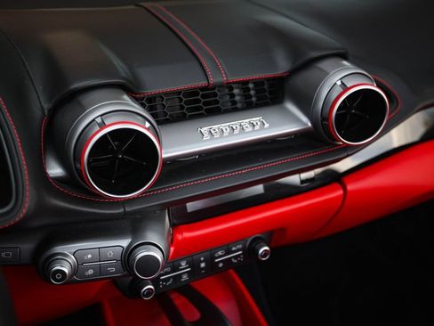 Used 2021 Ferrari 812 GTS RWD image 32