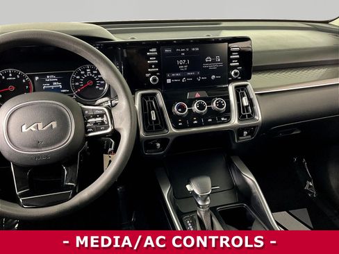 Used 2023 Kia Sorento LX FWD image 9