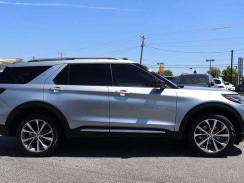Used 2025 Ford Explorer Platinum w/ Ultimate Package AWD/4WD image 6