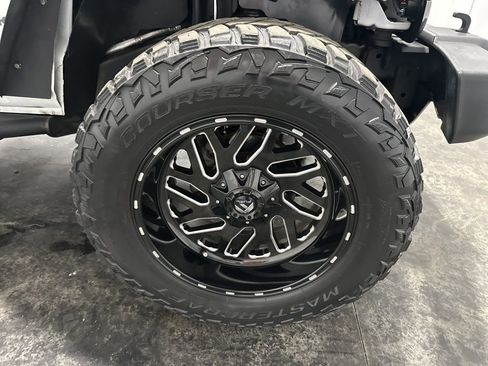 Used 2018 Jeep Wrangler Unlimited Sport S AWD/4WD image 4