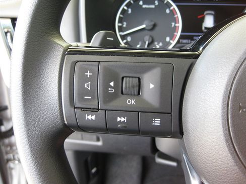 Used 2022 Nissan Rogue SV FWD image 15