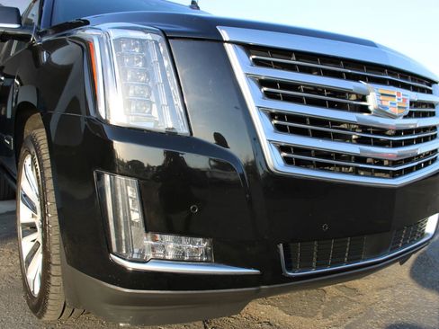 Used 2016 Cadillac Escalade Platinum AWD/4WD image 5