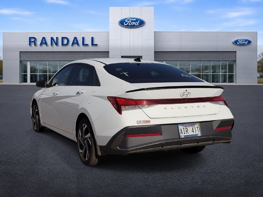 Used 2025 Hyundai Elantra Sport FWD image 4
