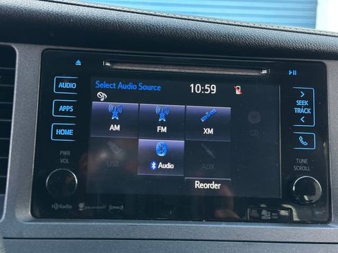 Used 2017 Toyota Sienna SE image 23