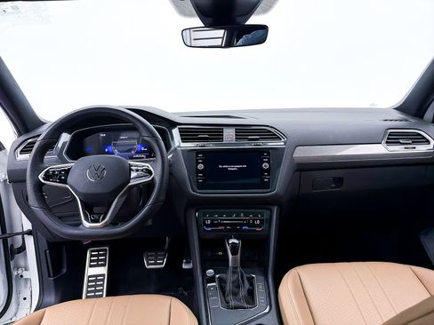 Used 2024 Volkswagen Tiguan SE R-Line image 28