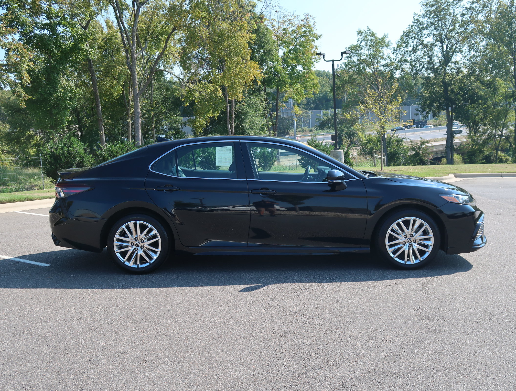 Used 2024 Toyota Camry SE w/ Convenience Package FWD image 9