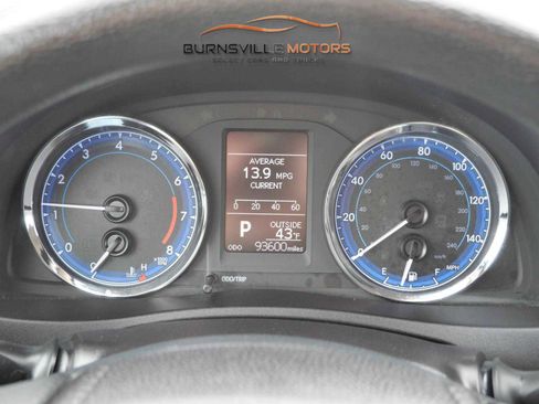 Used 2018 Toyota Corolla LE image 18