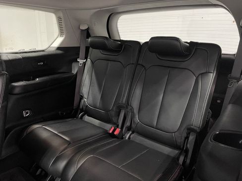 Used 2024 Jeep Grand Cherokee L Limited w/ Black Appearance Package AWD/4WD image 19