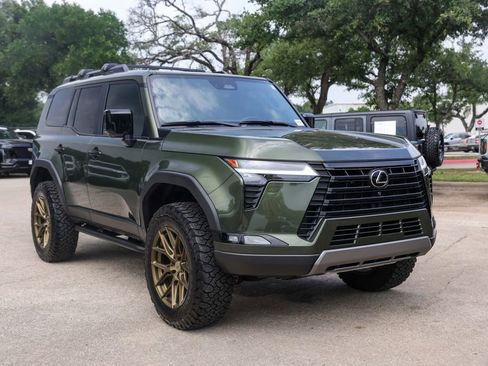 Used 2024 Lexus GX 550 AWD/4WD image 6