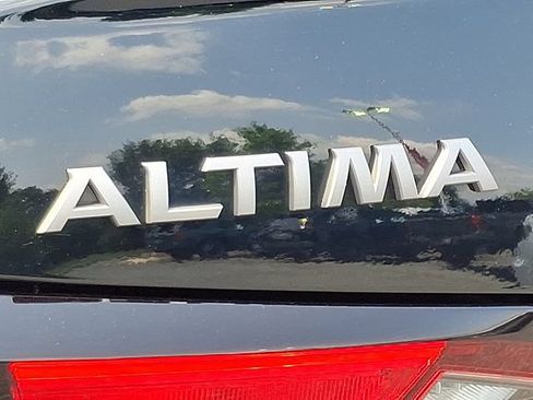 Used 2024 Nissan Altima 2.5 SV FWD image 29