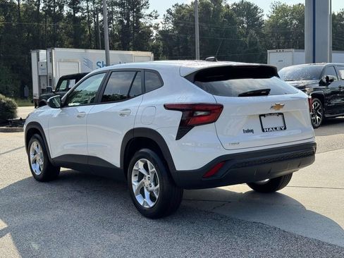 Used 2024 Chevrolet Trax LS w/ LS Convenience Package FWD image 24