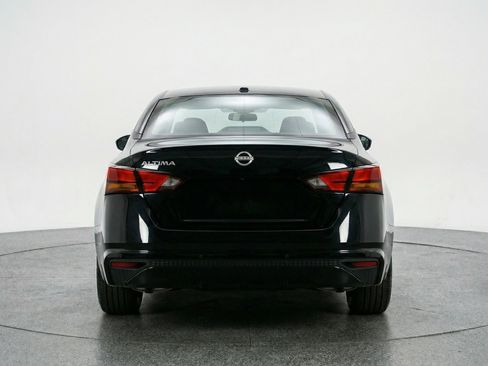 Used 2025 Nissan Altima 2.5 SV image 7