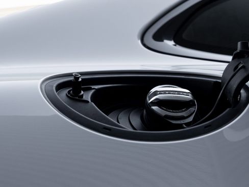 Certified 2025 Porsche Panamera image 30