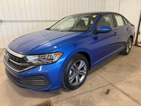 Certified 2024 Volkswagen Jetta SE w/ Panoramic Sunroof Package FWD image 6
