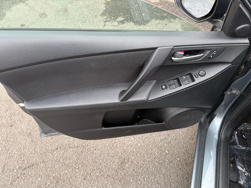 Used 2013 MAZDA MAZDA3 i Touring image 15