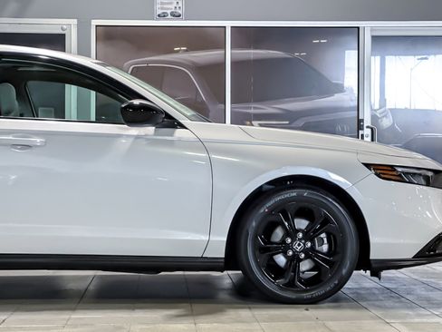 Certified 2025 Honda Accord SE image 33