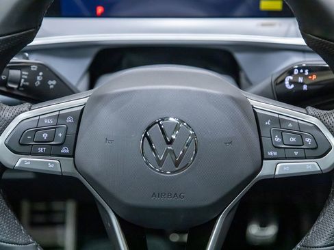 New 2026 Volkswagen Tiguan SE R-Line AWD/4WD image 16