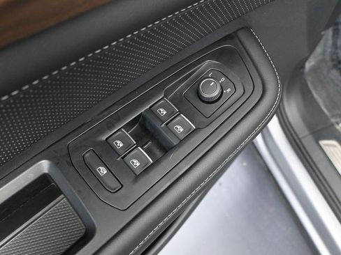 Used 2025 Volkswagen Atlas SE image 19