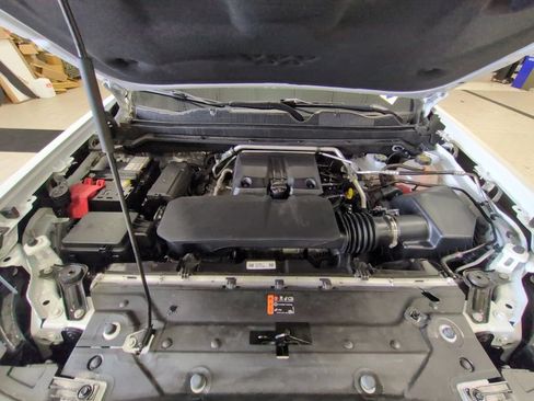 Used 2024 Chevrolet Colorado ZR2 w/ Safety Package AWD/4WD image 17