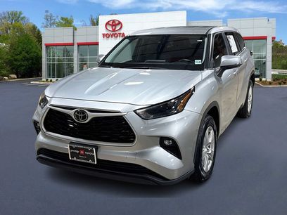 Used 2023 Toyota Highlander LE