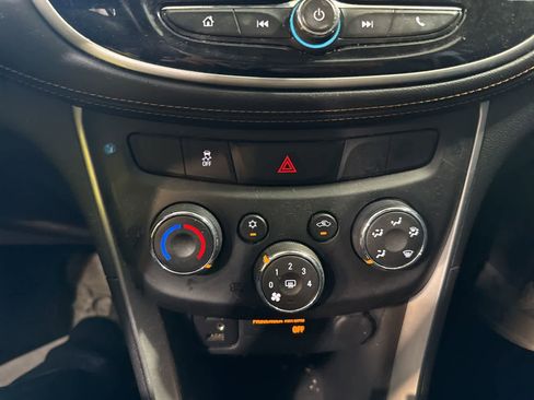 Used 2018 Chevrolet Trax LS image 23