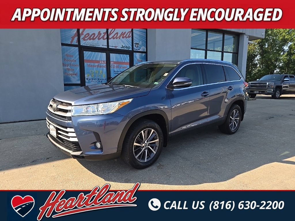 Used 2019 Toyota Highlander XLE FWD image 1